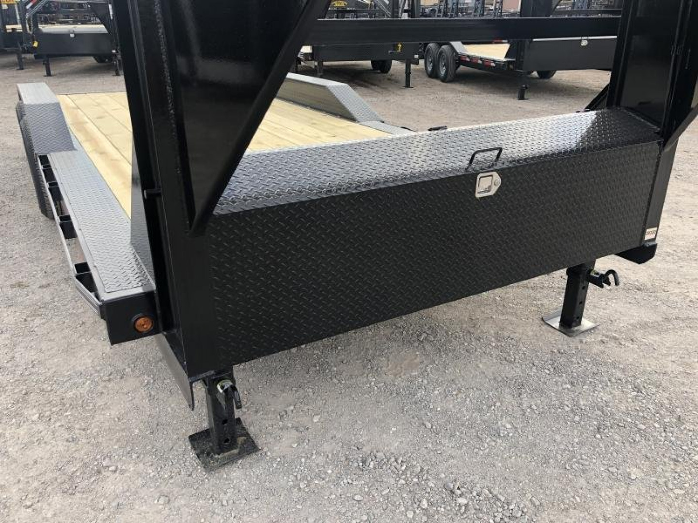 New 2022 East Texas Trailers 20' Tandem Axle Gooseneck Lowstyle Car Hauler / Equipment Trailer