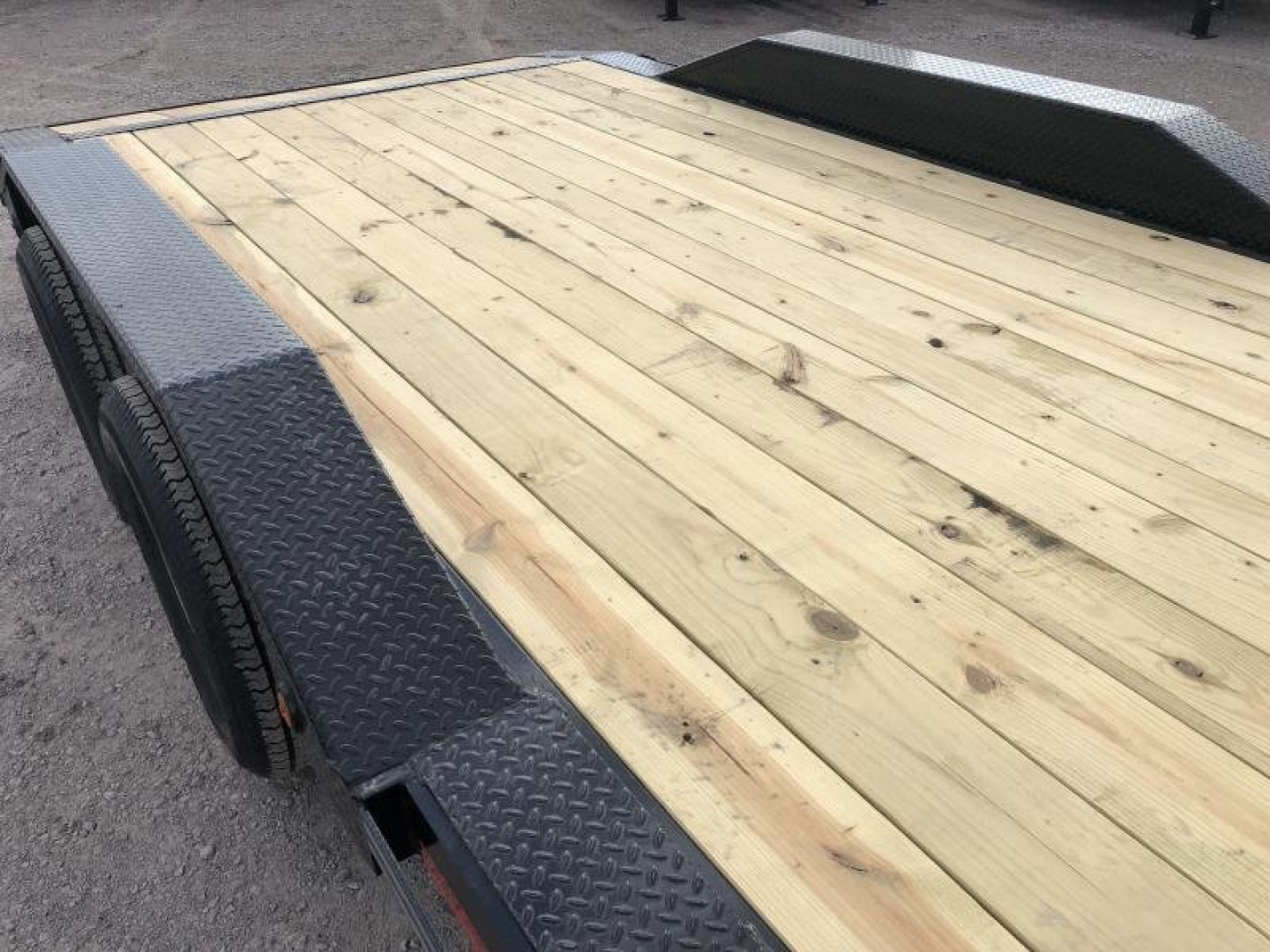 New 2022 East Texas Trailers 20' Tandem Axle Gooseneck Lowstyle Car Hauler / Equipment Trailer
