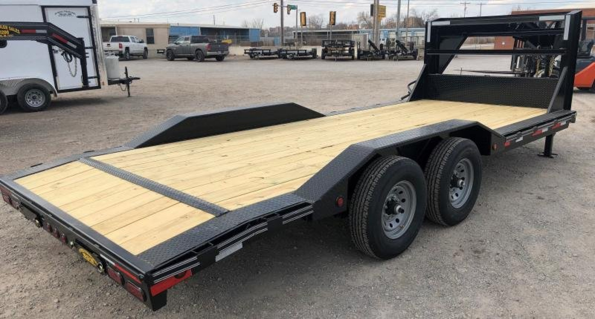 New 2022 East Texas Trailers 20' Tandem Axle Gooseneck Lowstyle Car Hauler / Equipment Trailer