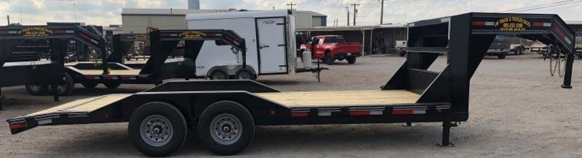 New 2022 East Texas Trailers 20' Tandem Axle Gooseneck Lowstyle Car Hauler / Equipment Trailer