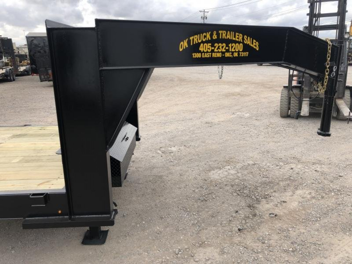 New 2025 Road Boss 83"x24' Tandem Axle Gooseneck No Rail Stand Up Ramp Equipment Trailer
