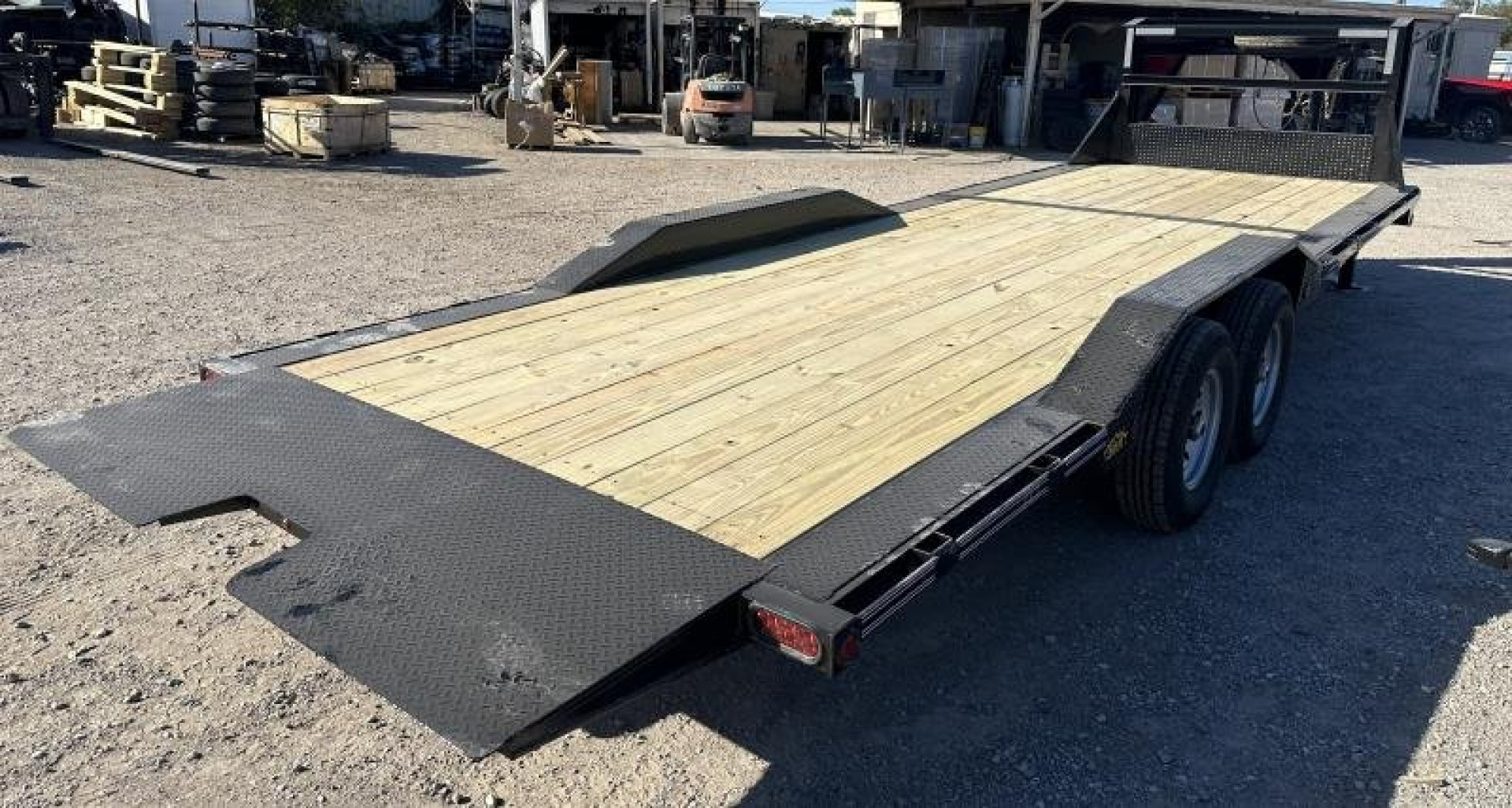 New 2025 East Texas 102"x24' Gooseneck Lowstyle Driver over fender Tilt Trailer