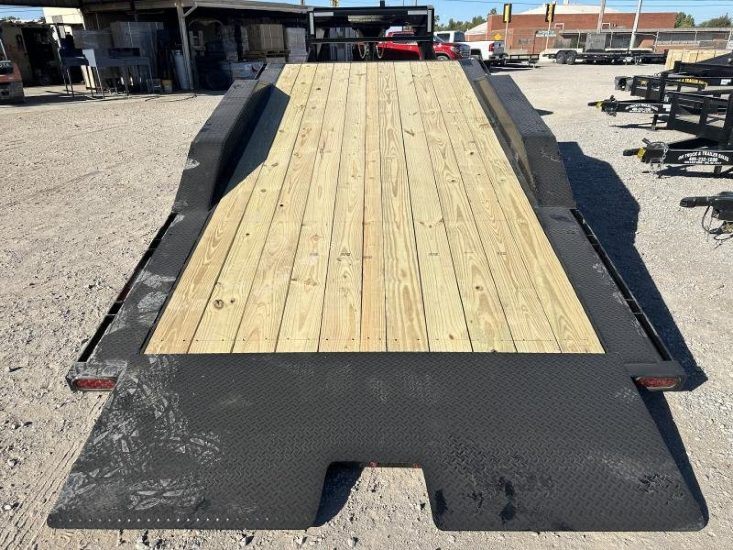 New 2025 East Texas 102"x24' Gooseneck Lowstyle Driver over fender Tilt Trailer
