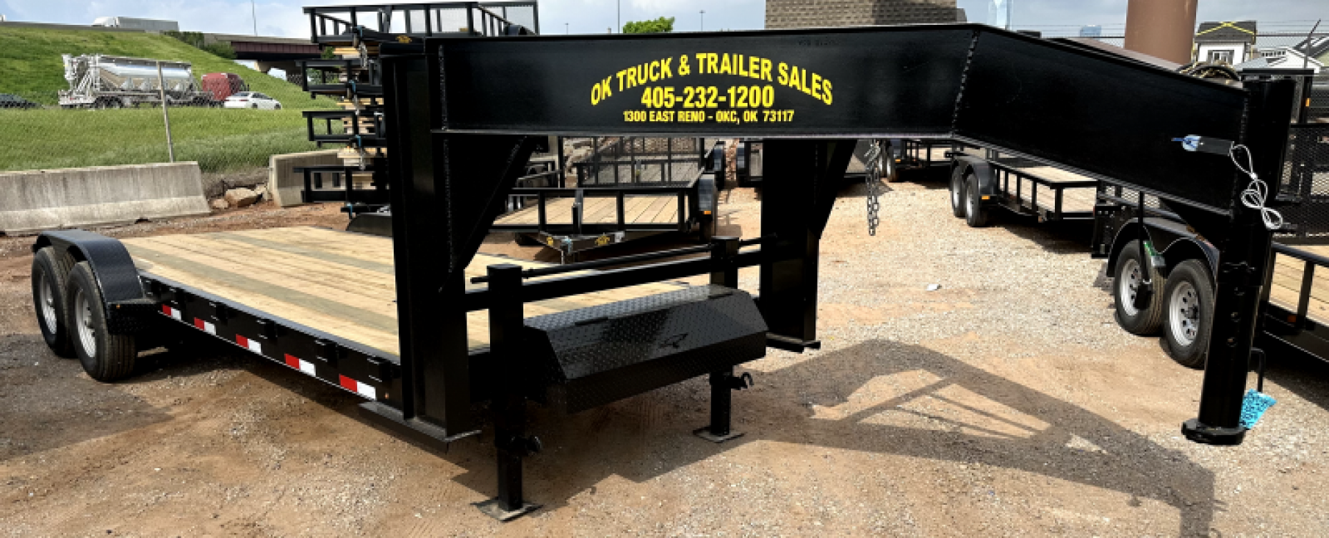 New 2025 Road Boss 20' Tandem Axle Gooseneck Low Style Car Hauler Equipment Trailer