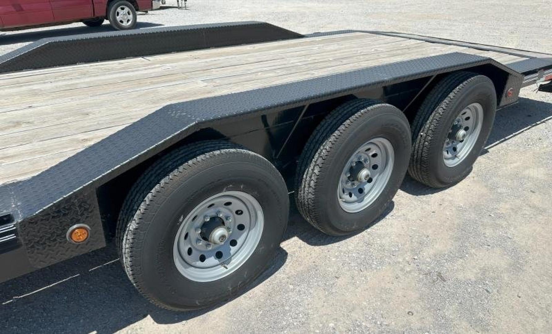 New 2025 East Texas Trailers 102x32' Triple Axle Lowstyle Gooseneck Car Hauler Car Hauler