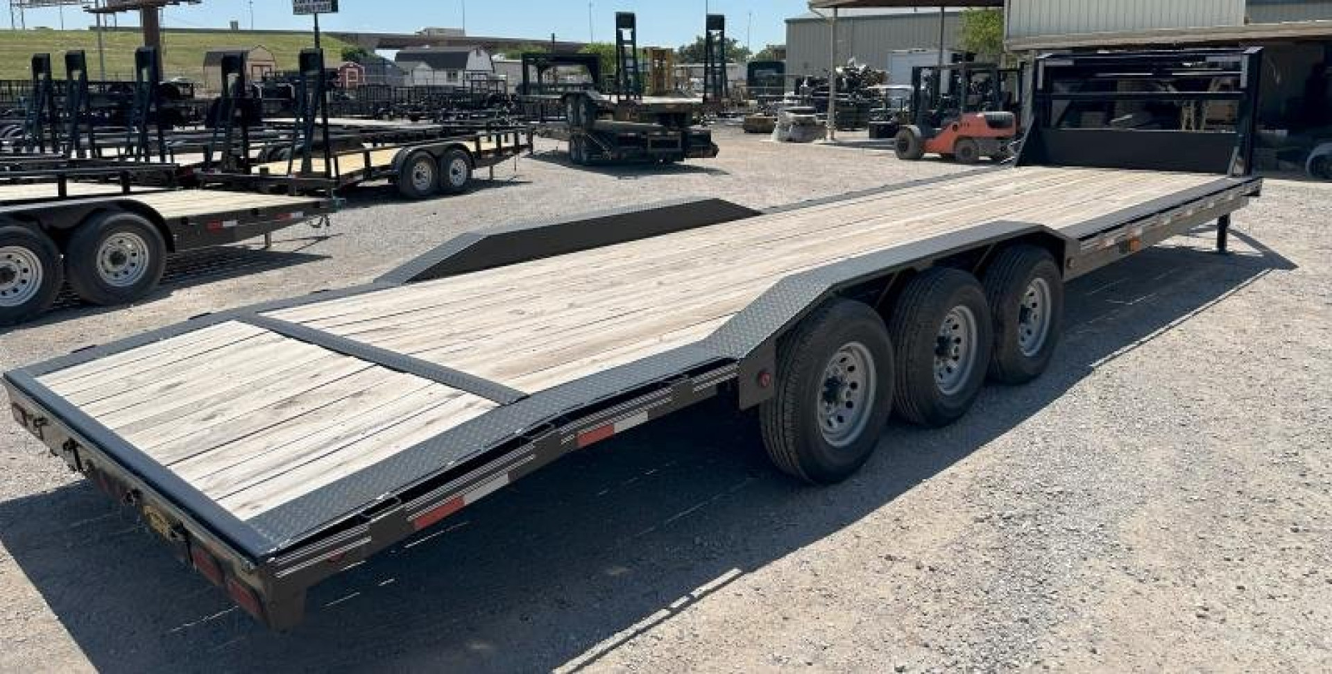 New 2025 East Texas Trailers 102x32' Triple Axle Lowstyle Gooseneck Car Hauler Car Hauler