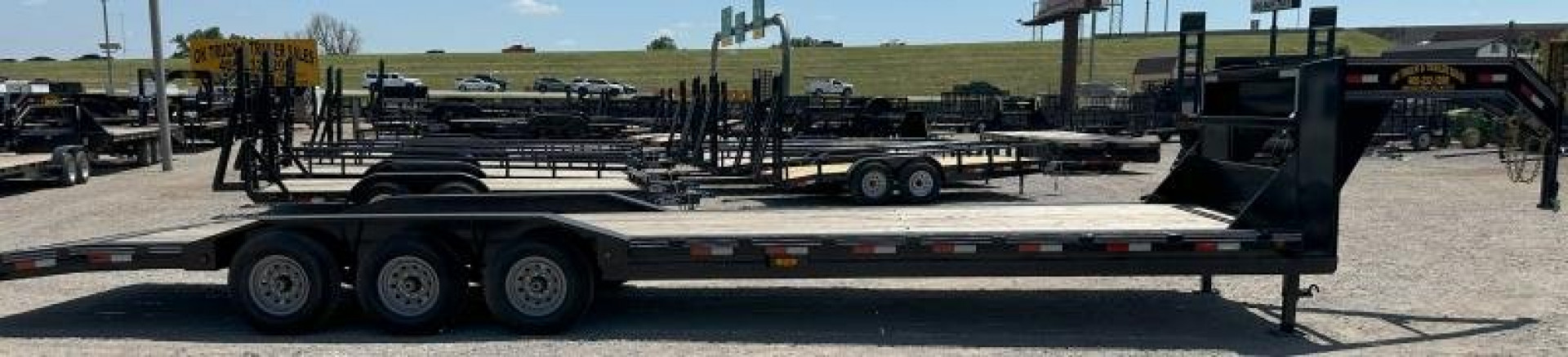 New 2025 East Texas Trailers 102x32' Triple Axle Lowstyle Gooseneck Car Hauler Car Hauler