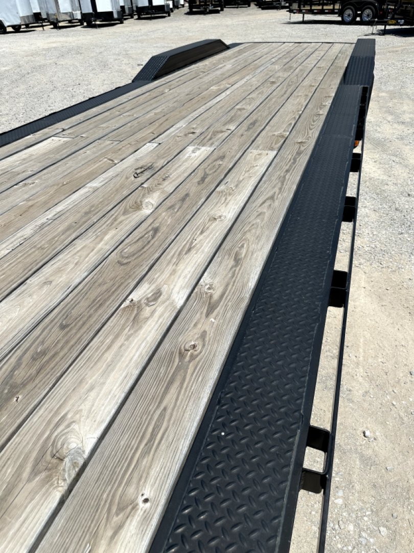 New 2025 East Texas Trailers 102x32' Triple Axle Lowstyle Gooseneck Car Hauler Car Hauler