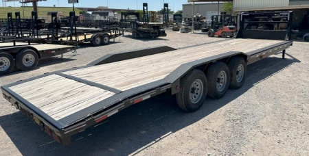 New 2025 East Texas Trailers 102x32' Triple Axle Lowstyle Gooseneck Car Hauler Car Hauler