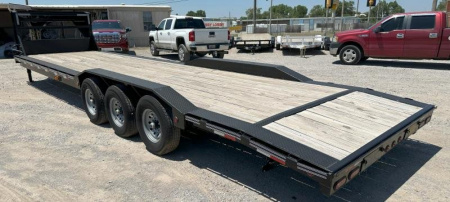 New 2025 East Texas Trailers 102x32' Triple Axle Lowstyle Gooseneck Car Hauler Car Hauler