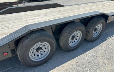 New 2025 East Texas Trailers 102x32' Triple Axle Lowstyle Gooseneck Car Hauler Car Hauler