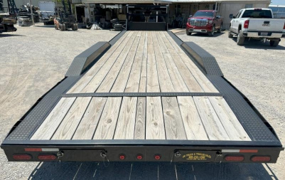 New 2025 East Texas Trailers 102x32' Triple Axle Lowstyle Gooseneck Car Hauler Car Hauler
