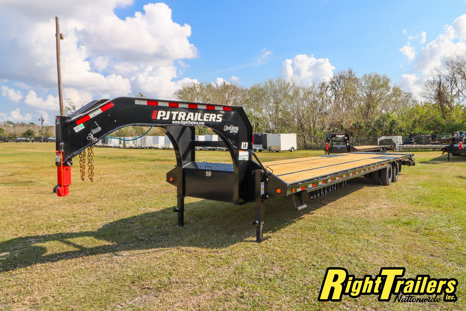 New 2025 8.5x40 PJ Gooseneck Equipment Trailer