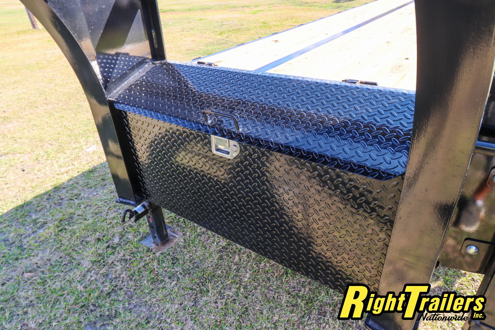 New 2025 8.5x40 PJ Gooseneck Equipment Trailer