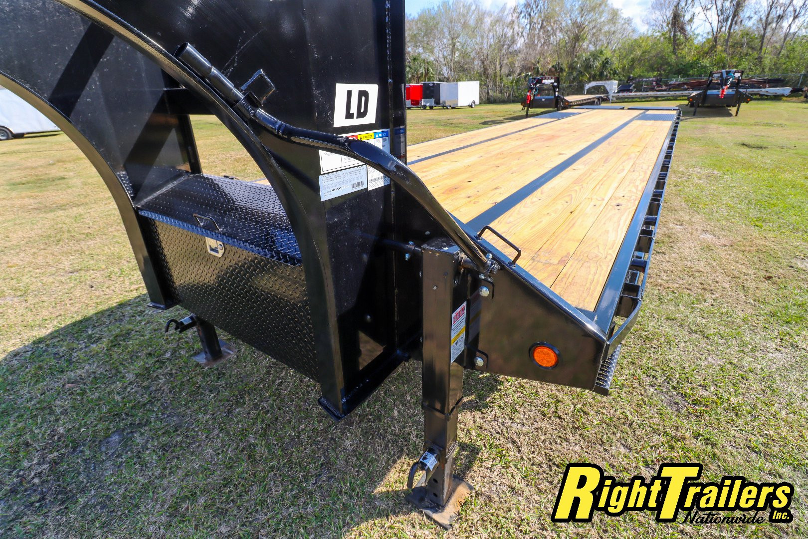 New 2025 8.5x40 PJ Gooseneck Equipment Trailer