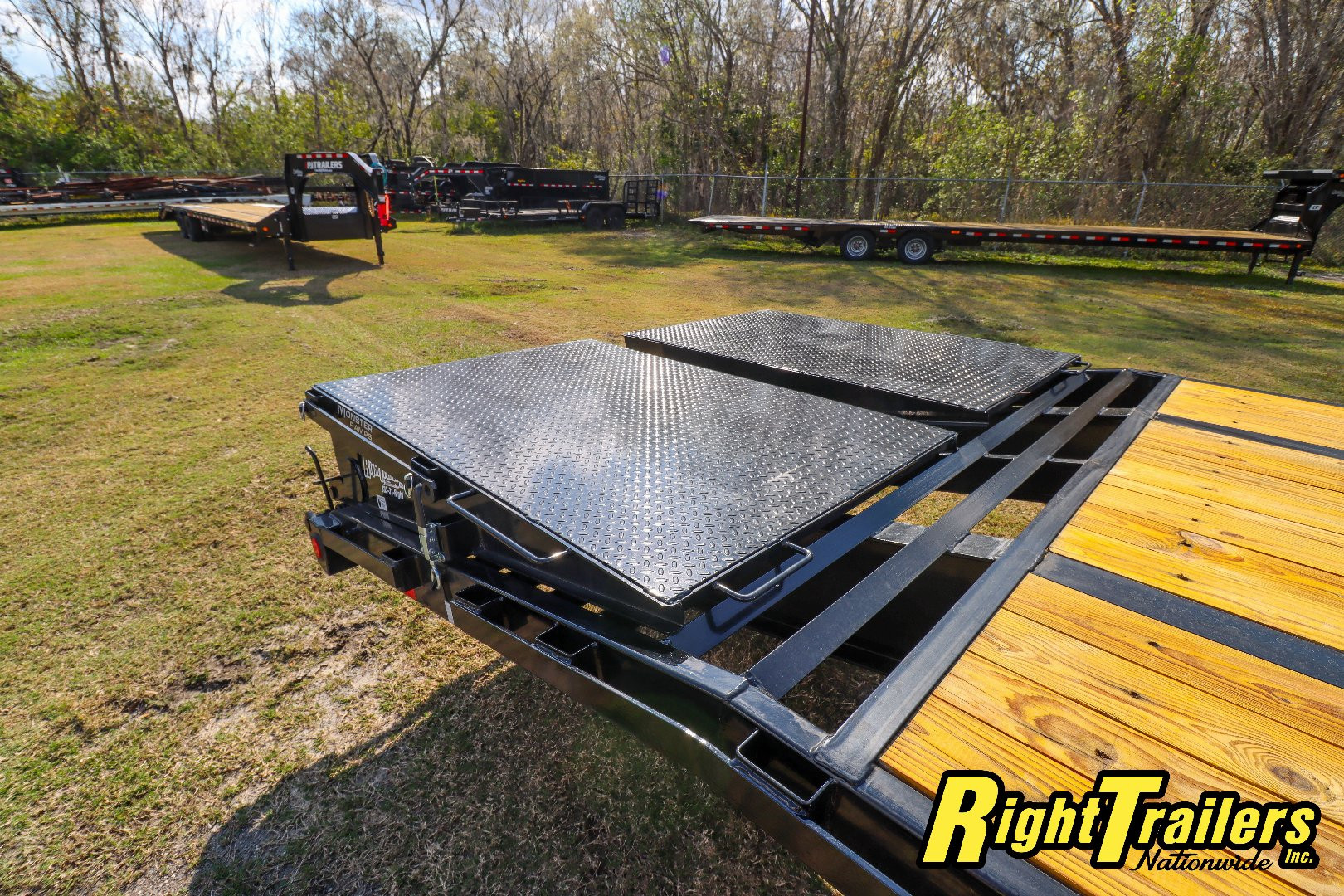 New 2025 8.5x40 PJ Gooseneck Equipment Trailer