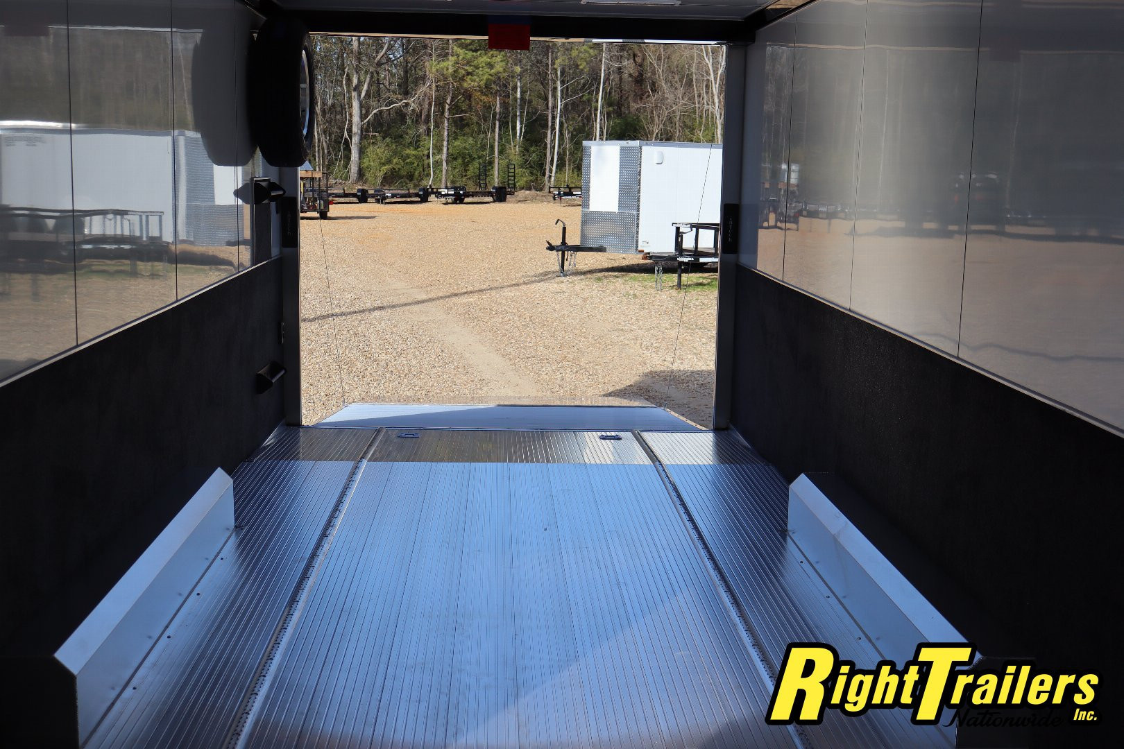 New 8.5x28 inTech Race Trailer