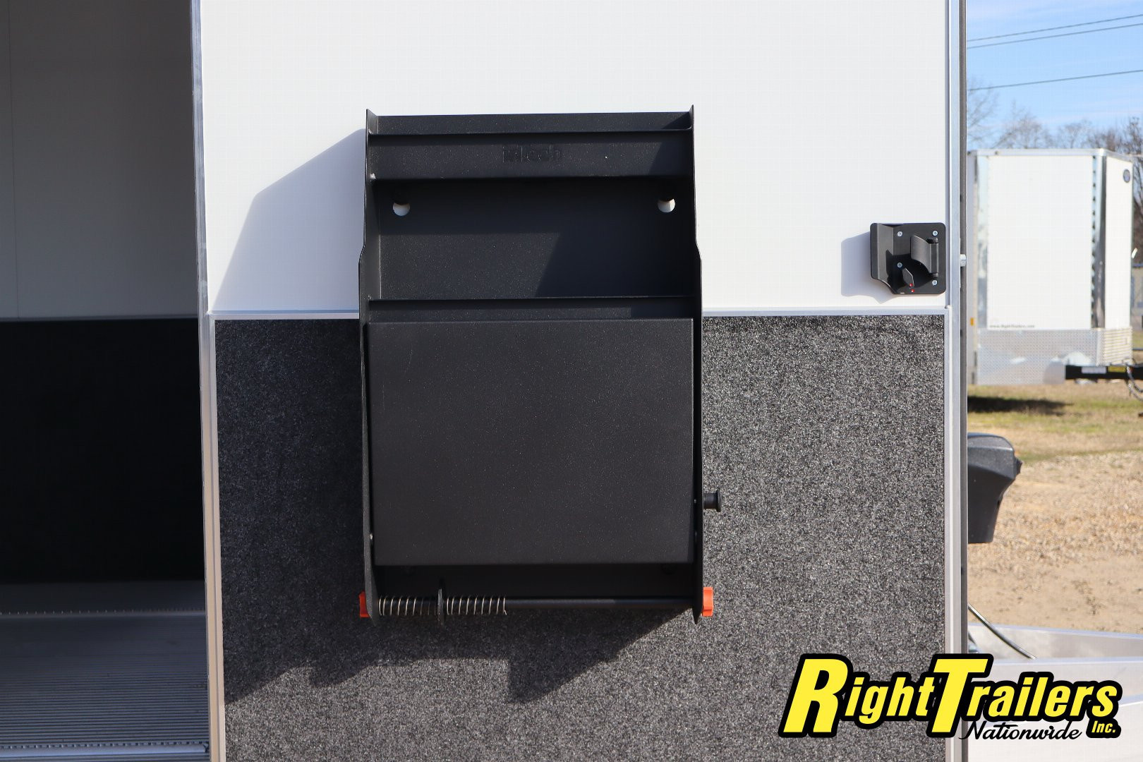 New 8.5x28 inTech Race Trailer