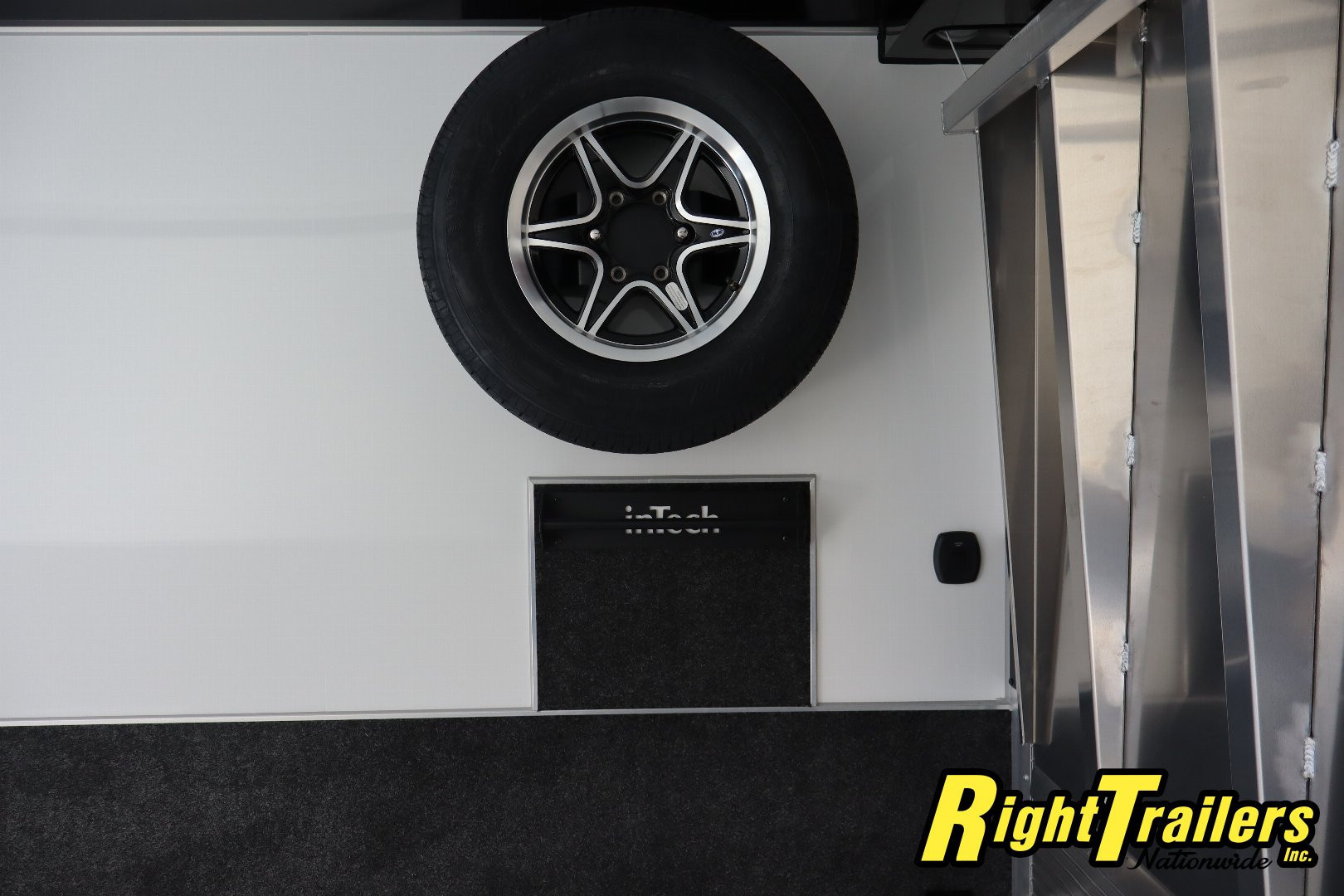 New 8.5x28 inTech Race Trailer