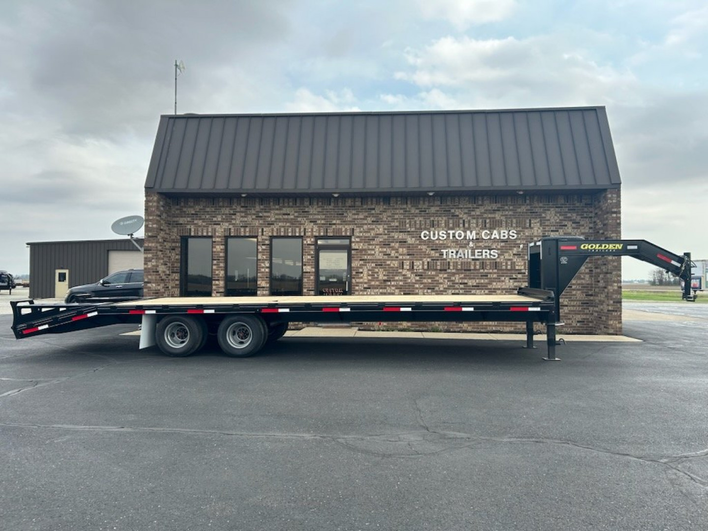 New 2025 Golden 25+5 20K Flatbed Trailer