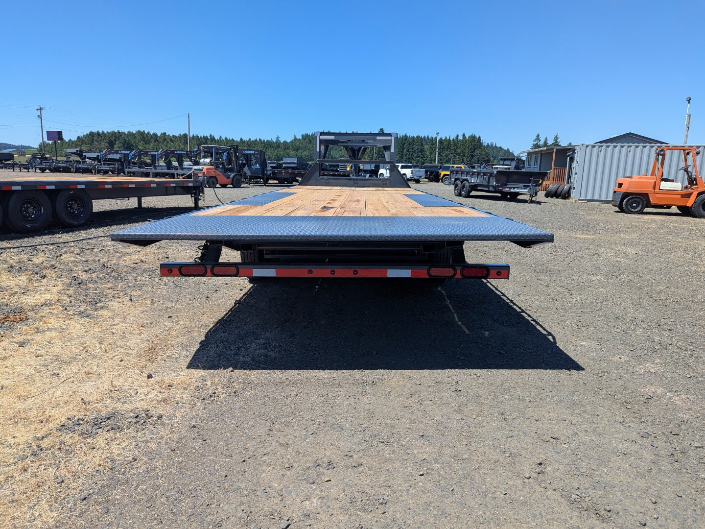 New 2026 Lamar Trailers 102X26/21K GOOSENECK Tilt Trailer