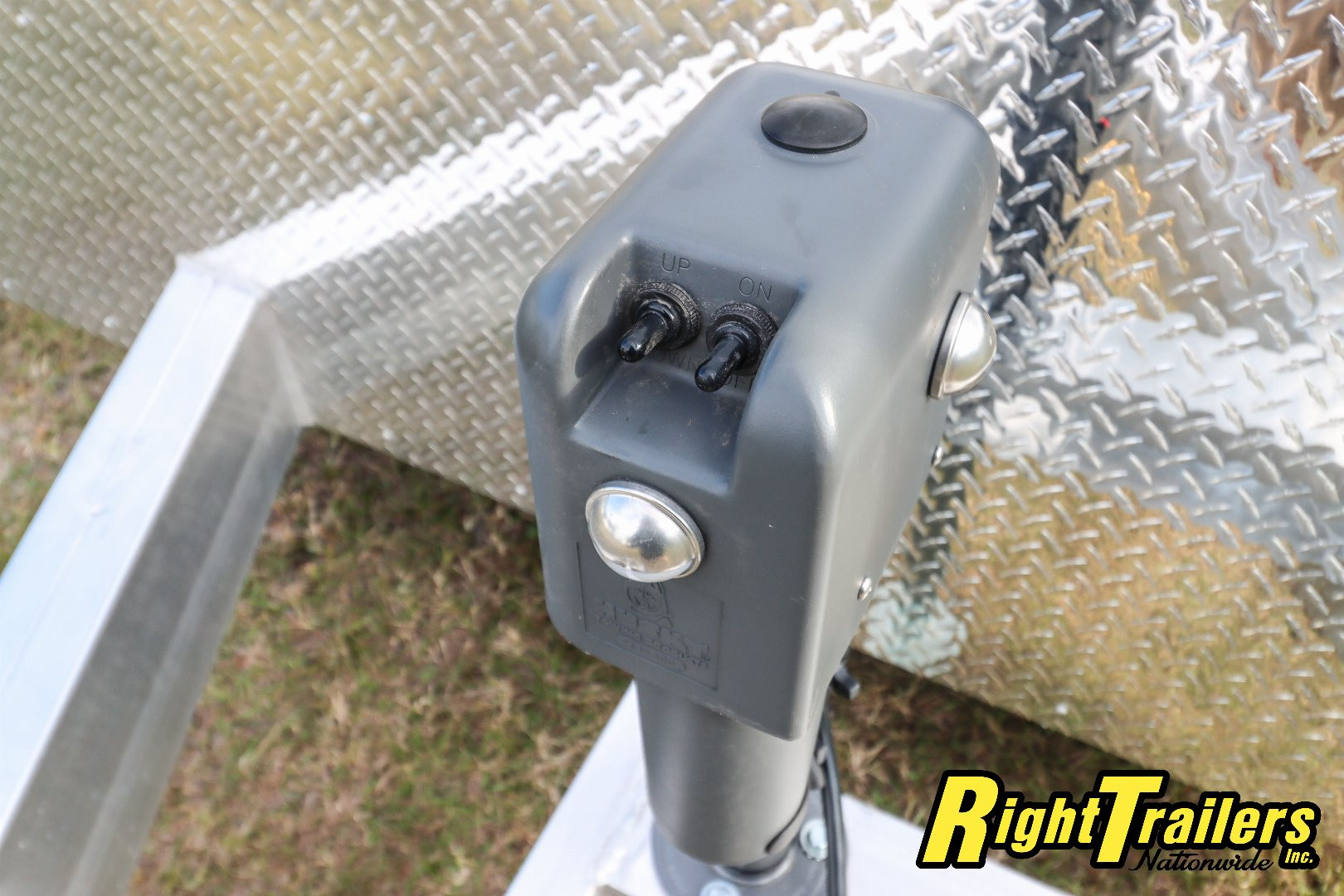 New 2025 8.5X32 inTech Stacker