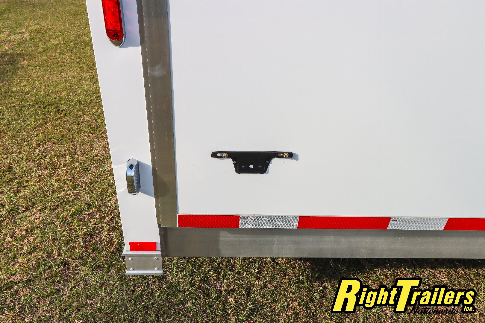 New 2025 8.5X32 inTech Stacker