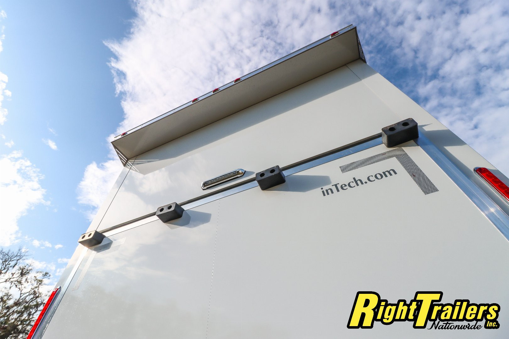 New 2025 8.5X32 inTech Stacker