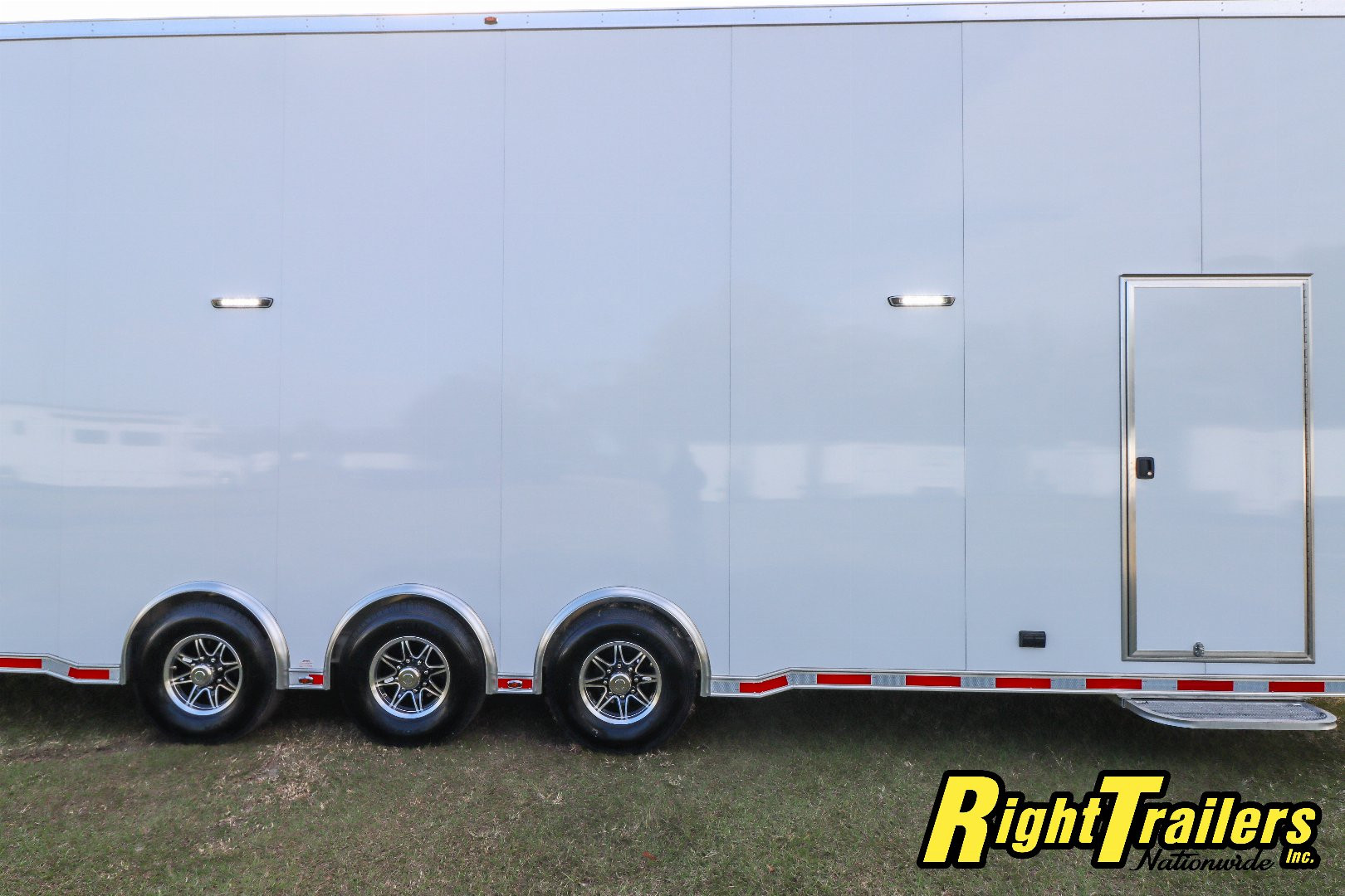 New 2025 8.5X32 inTech Stacker