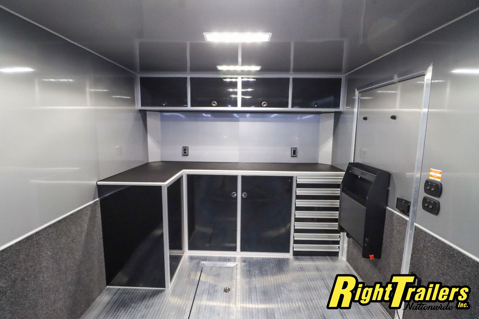 New 2025 8.5X32 inTech Stacker