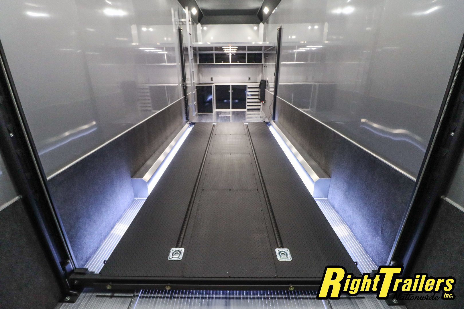 New 2025 8.5X32 inTech Stacker