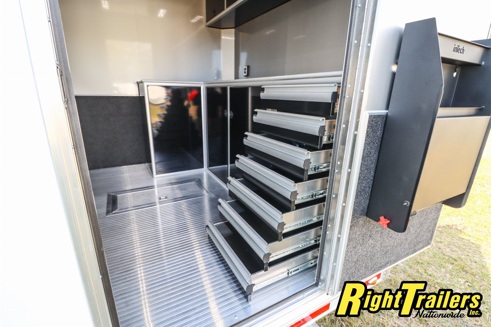 New 2025 8.5X32 inTech Stacker