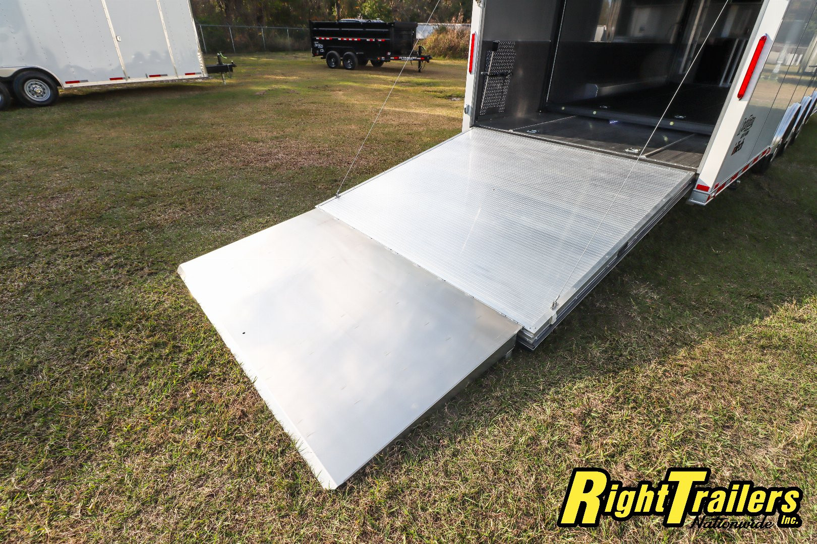 New 2025 8.5X32 inTech Stacker