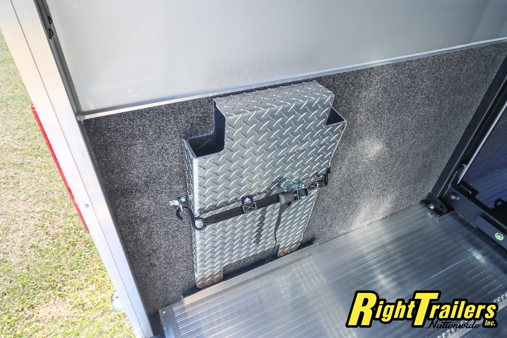 New 2025 8.5X32 inTech Stacker