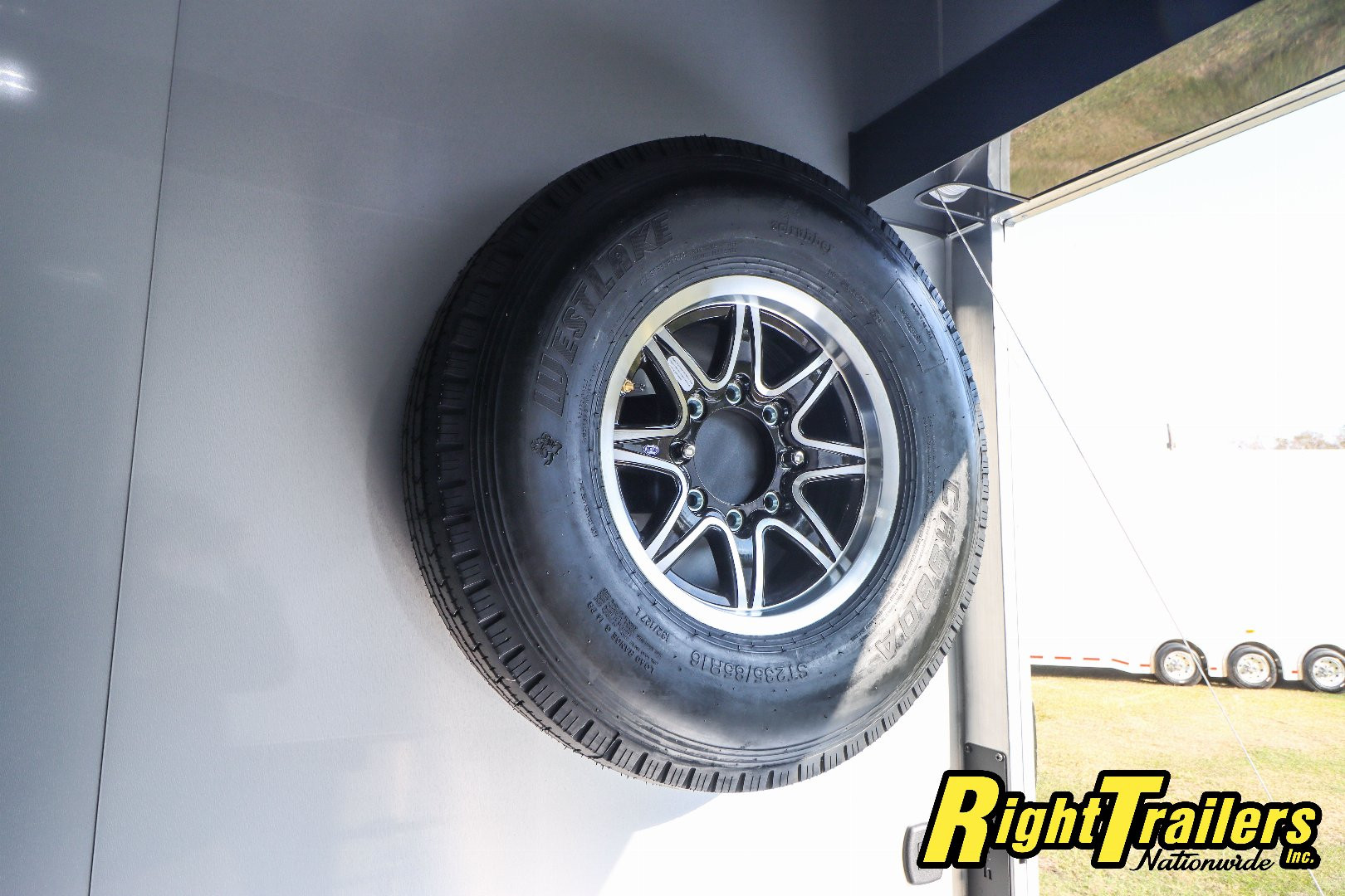 New 2025 8.5X32 inTech Stacker