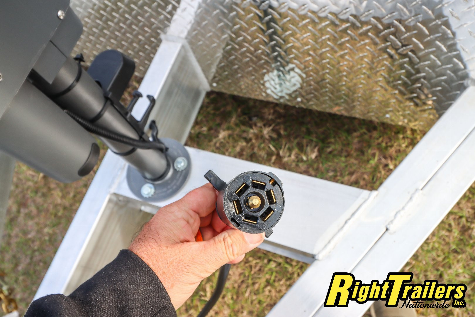 New 2025 8.5X32 inTech Stacker