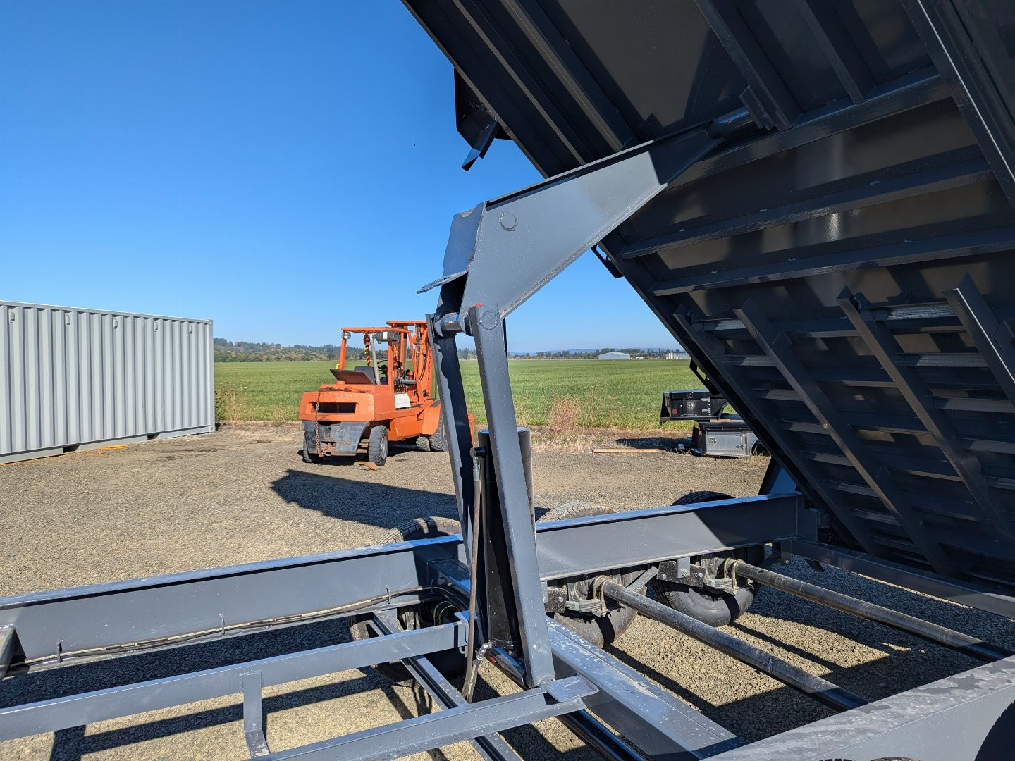 New 2025 Lamar Trailers 83"X16'/21K Dump Trailer 24" SIDES