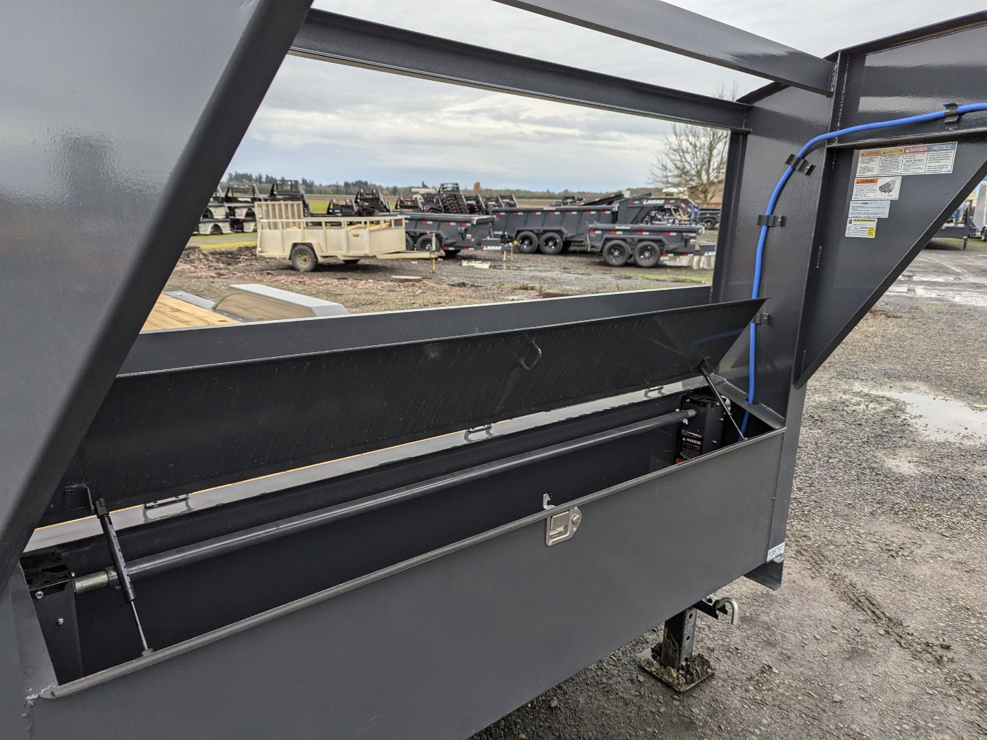 New 2025 LAMAR TRAILERS H6 102x20 16K GOOSENCK