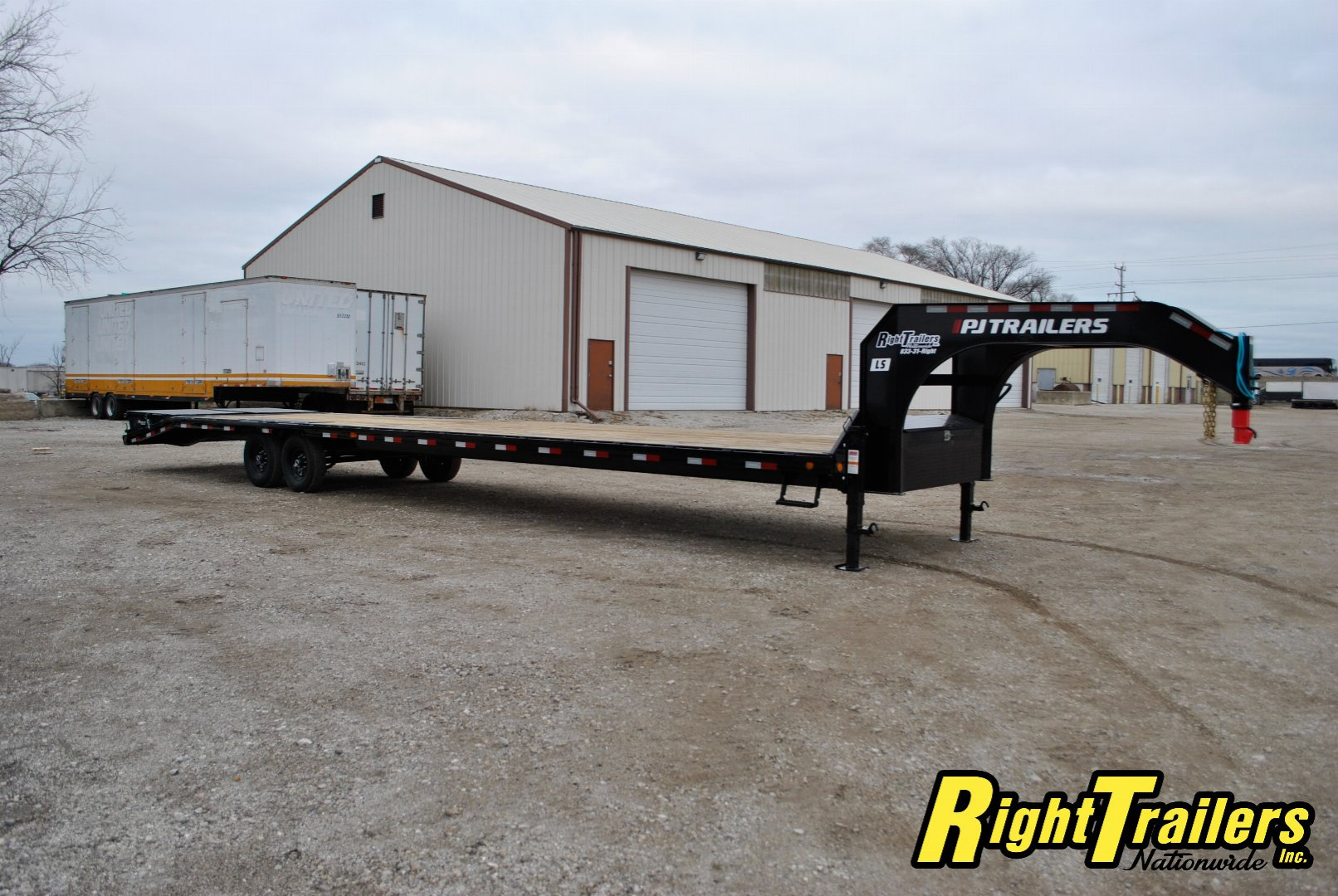 New 2025 8.5x40 PJ Gooseneck Equipment Trailer