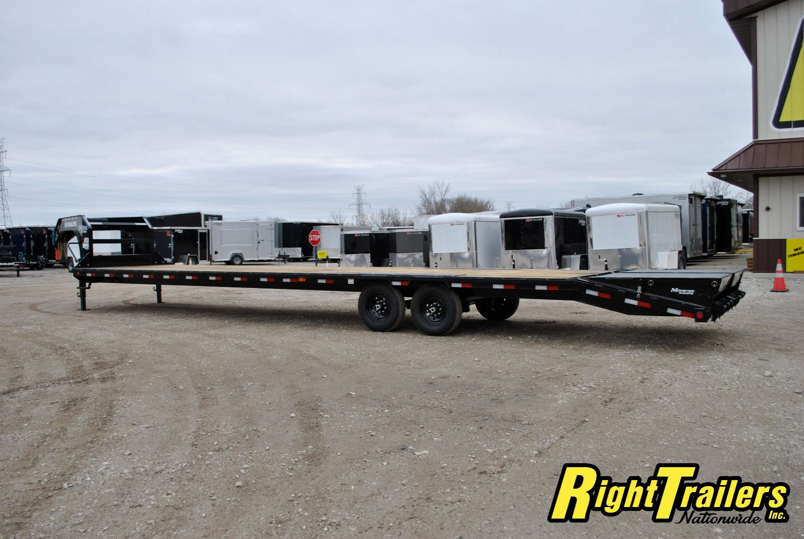New 2025 8.5x40 PJ Gooseneck Equipment Trailer