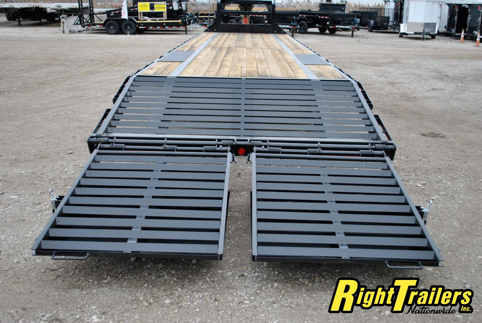 New 2025 8.5x40 PJ Gooseneck Equipment Trailer