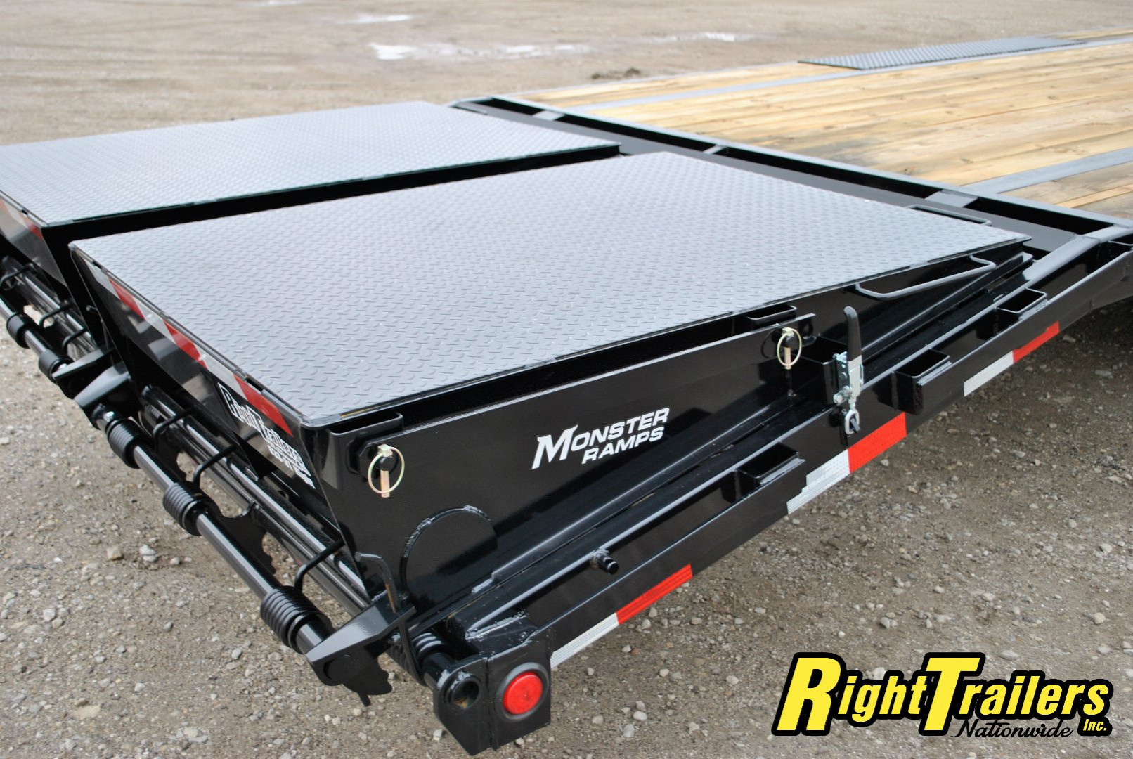 New 2025 8.5x40 PJ Gooseneck Equipment Trailer