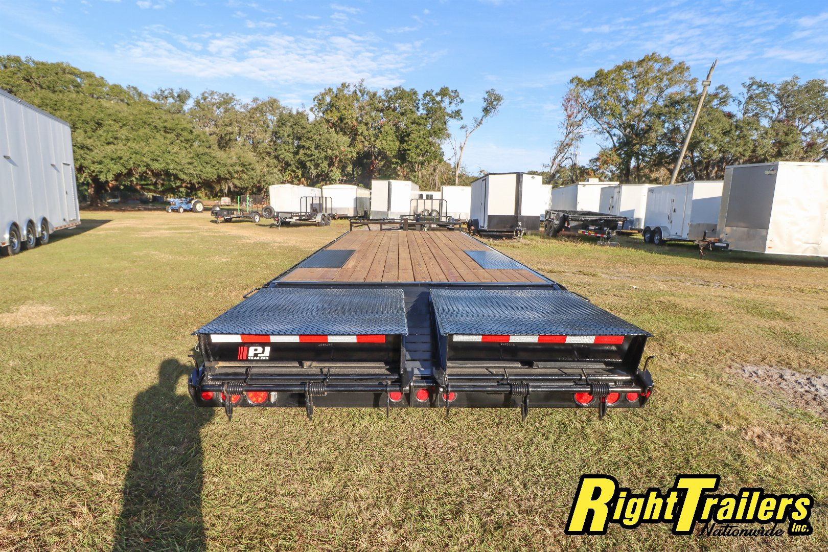 New 2025 8.5x24 PJ Deckover Equipment Trailer