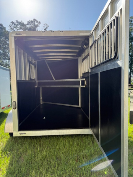 Used 2016 Shadow 2 horse slant bumper pull w/dressing room Horse Trailer