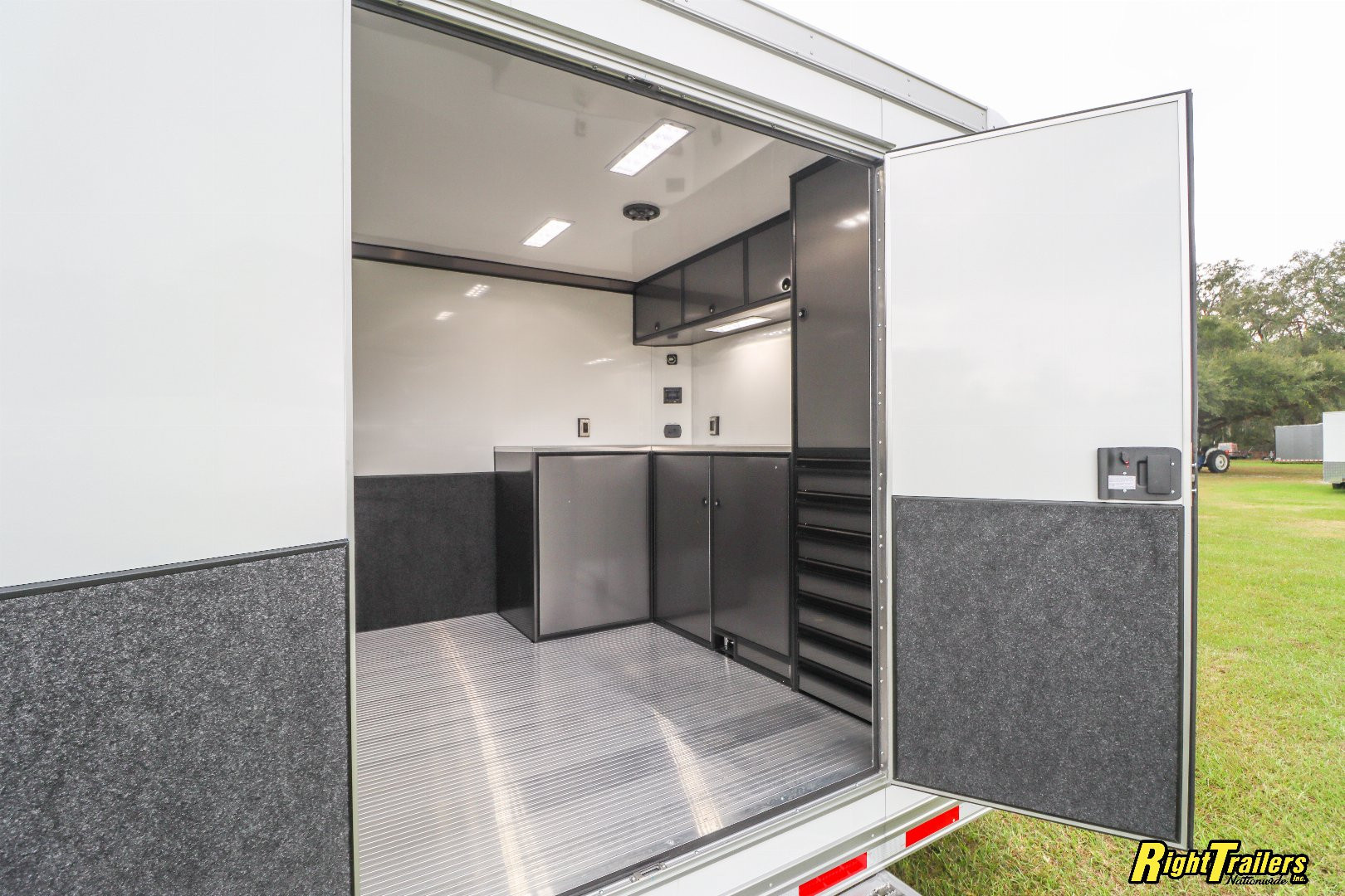 New 2025 inTech Trailers 8.5x34 Race Trailer