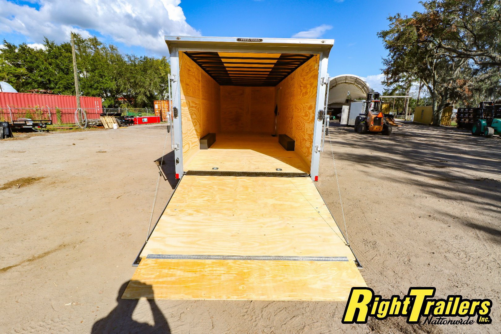 New 2025 8.5X24 Continental Cargo Trailer