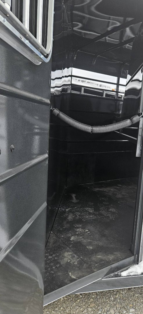 New 2025 Maxwell Brushpopper Slant 3 Horse Trailer