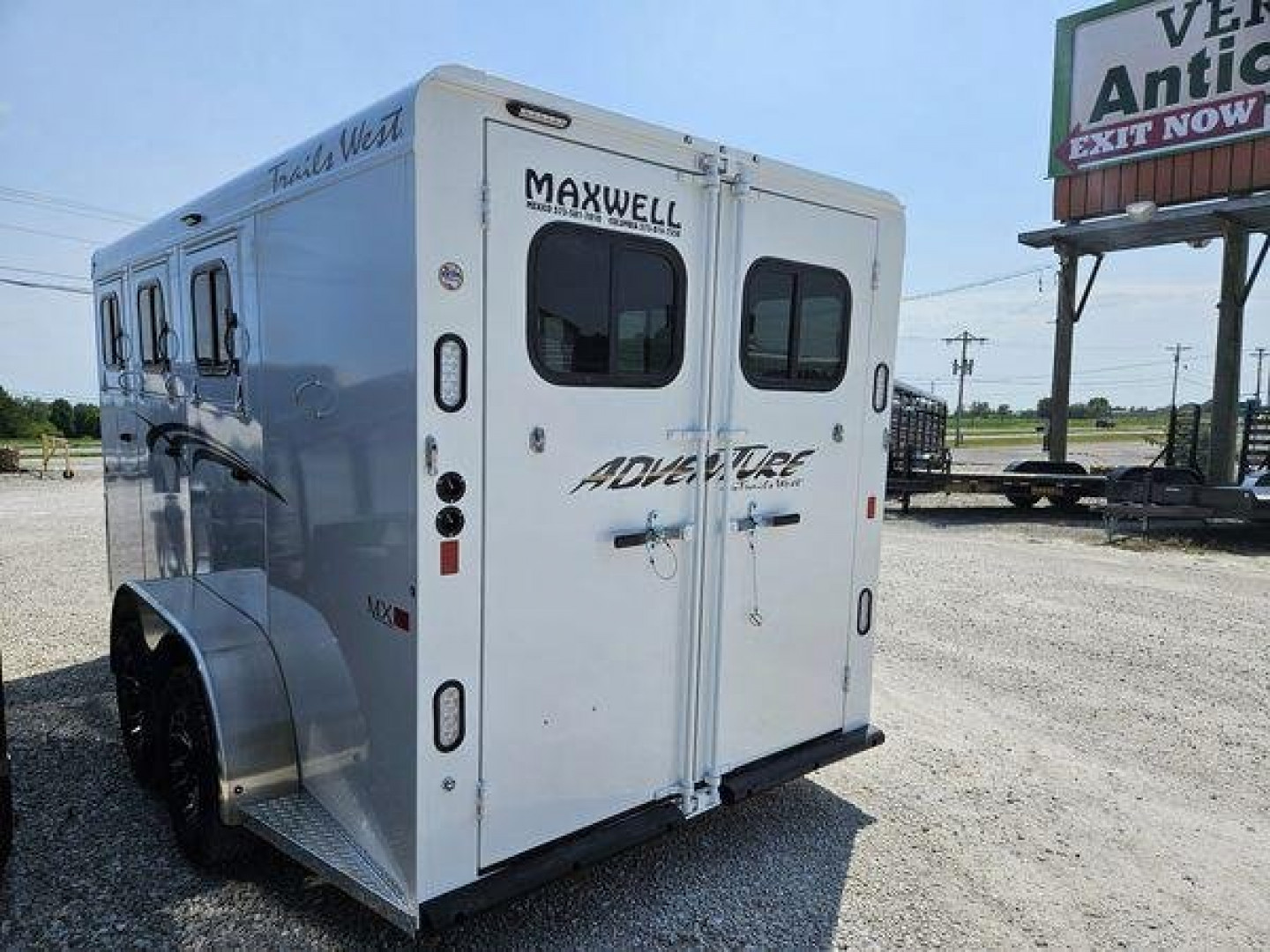 New 2025 Trails West Manufacturing Adventure MX II 3 Horse Trailer
