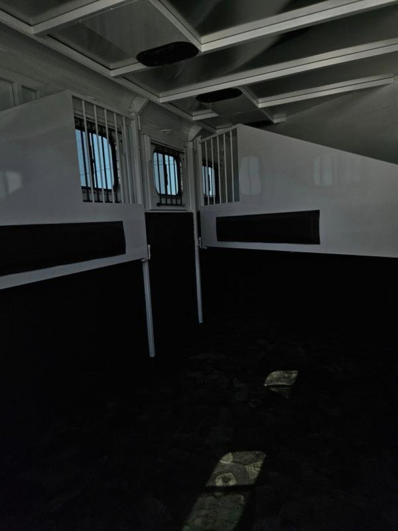 New 2025 Trails West Manufacturing Adventure MX II 3 Horse Trailer