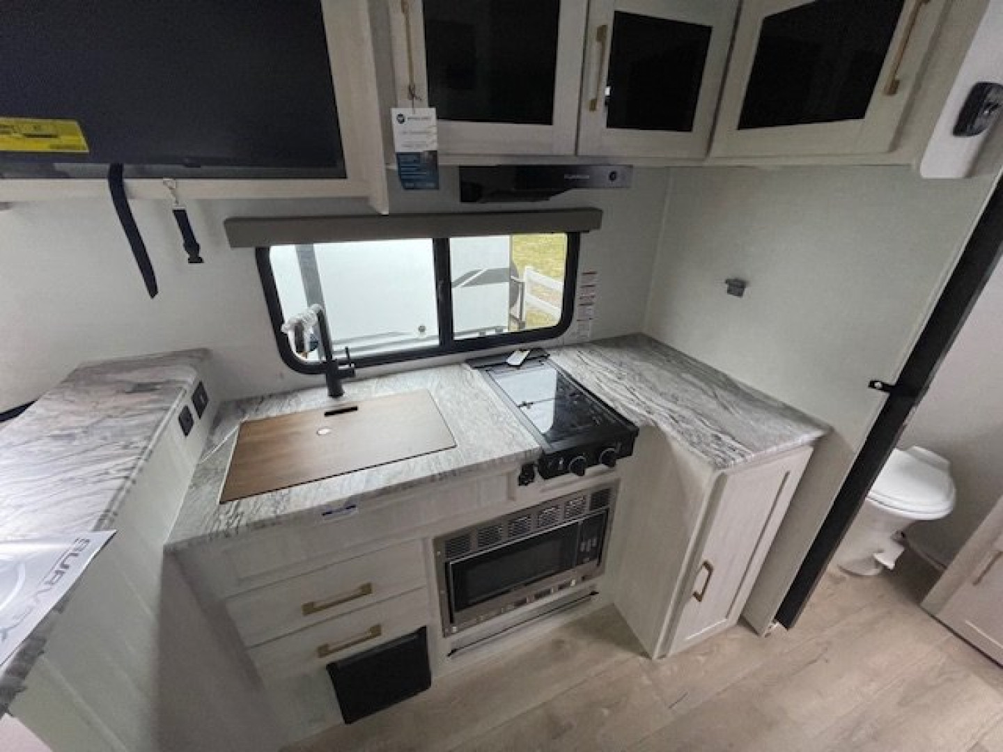 New 2024 Forest River SURVEYOR 19SSLE Travel Trailer